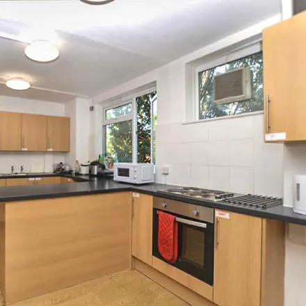 Rent this 1 bed room on 8 Redlands Road in Reading, RG1 5EX