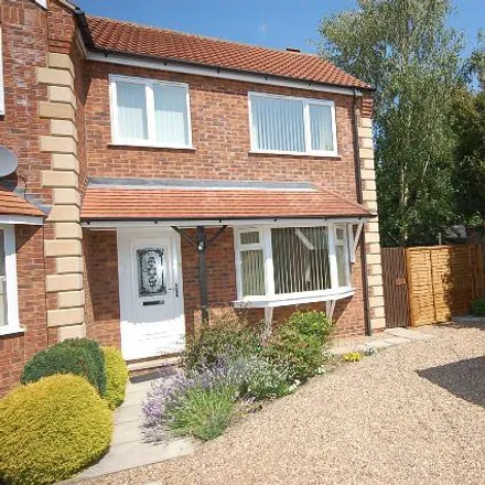 Rent this 3 bed duplex on Shrubwood Close in Heckington, NG34 9QH