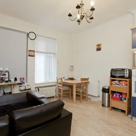 Rent this 1 bed apartment on Carmel Court in Gloucester Gardens, London