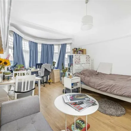 Image 5 - Heber Road, London, NW2 6AA, United Kingdom - Apartment for rent