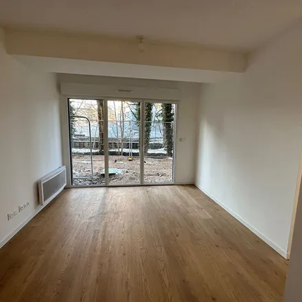 Rent this 3 bed apartment on 32 Rue de l'Église in 76150 Maromme, France