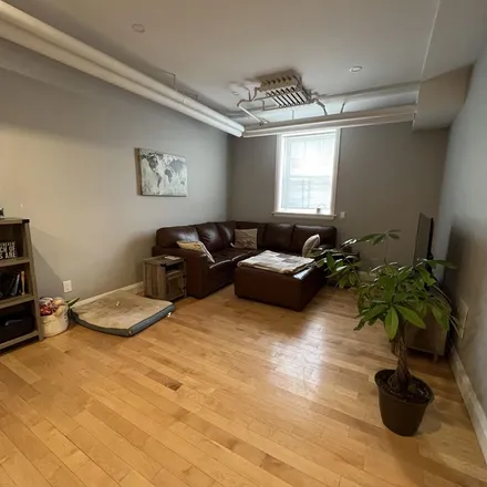 Image 2 - 207 Charlotte Street, Ottawa, ON K1N 6H3, Canada - Apartment for rent