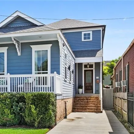 Buy this 3 bed house on 2603 Valence Street in New Orleans, LA 70115