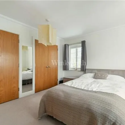 Image 5 - Rawlings Close, London, BR3 3GP, United Kingdom - House for sale