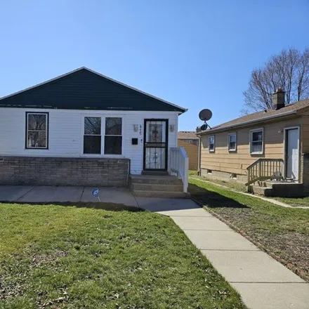 Buy this 3 bed house on 4735 West Luscher Avenue in Milwaukee, WI 53218