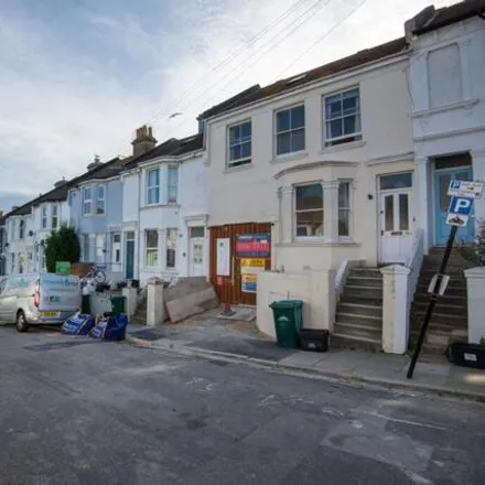 Rent this 6 bed townhouse on Princes Road in Brighton, BN1 4SG