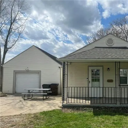 Buy this 3 bed house on 1821 Montgomery Avenue in Wrightview, Fairborn