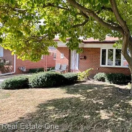 Image 4 - 6141 North Evangeline Street, Dearborn Heights, MI 48127, USA - House for sale