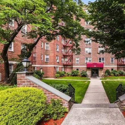 Image 1 - 477 Bronx River Road, City of Yonkers, NY 10704, USA - Condo for sale