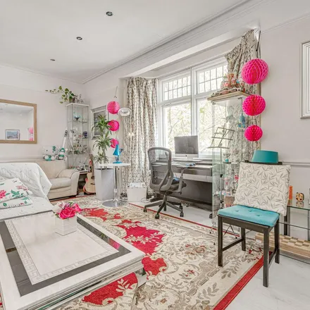 Rent this 4 bed apartment on 214 Fulham Palace Road in London, W6 8QX
