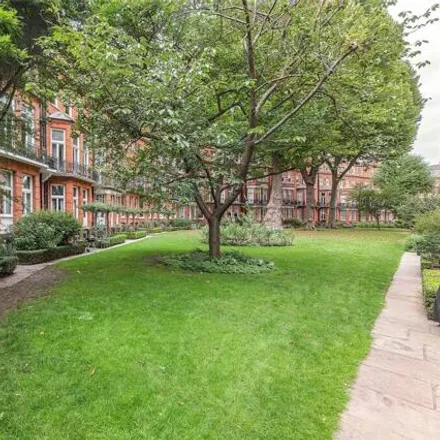Image 8 - Egerton Gardens, London, SW3 2BY, United Kingdom - Apartment for sale