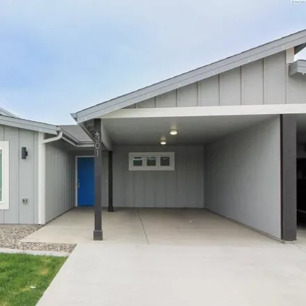 Rent this 3 bed house on 301 South Cedar Avenue in Pasco, WA 99301