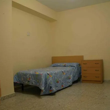 Image 3 - Paseo de Calanda, 50010 Zaragoza, Spain - Apartment for rent