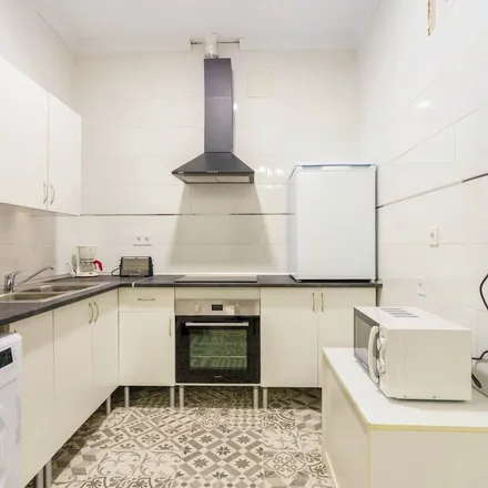 Rent this 4 bed apartment on Calle Martínez Campos in 8, 29001 Málaga