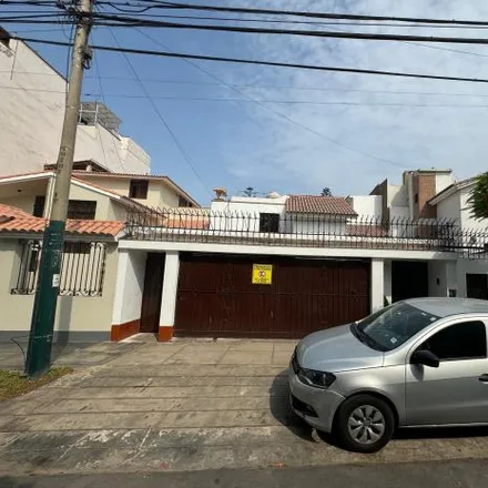 Buy this 6 bed house on Jirón General Luís La Puerta in Santiago de Surco, Lima Metropolitan Area 15038