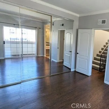 Image 8 - 11100 Camarillo Street, Los Angeles, CA 91602, USA - Townhouse for sale