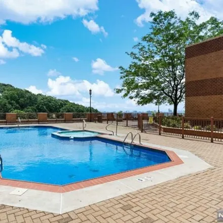 Image 9 - The Palisades Private Residences, River Road, Fort Lee, NJ 07024, USA - Condo for sale