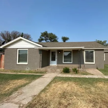 Rent this 3 bed house on 983 Walnut Street in Idalou, TX 79329