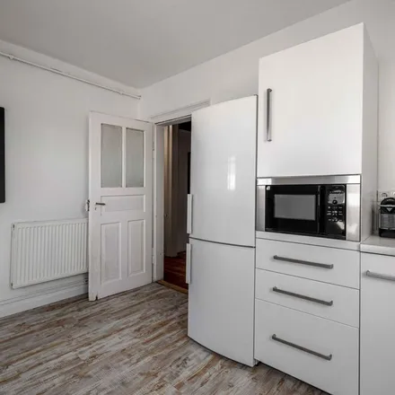 Rent this 6 bed apartment on Tunnelstraße 15 in 70469 Stuttgart, Germany