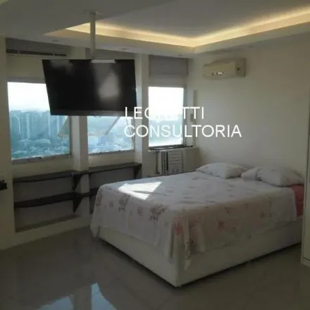Buy this 1 bed apartment on Terminal Alvorada - Arquiteto Jaime Lerner in Avenida das Américas, Barra da Tijuca