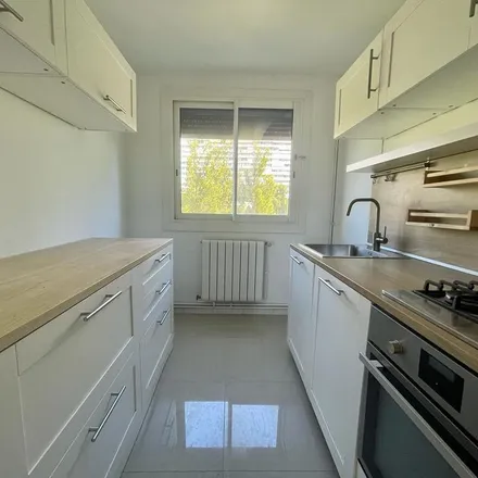 Rent this 3 bed apartment on unnamed road in 13009 Marseille, France