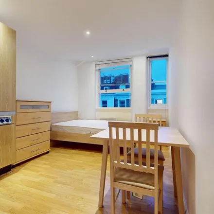 Rent this studio apartment on 18 Collingham Place in London, SW5 0TF