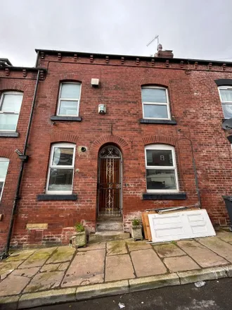 Rent this 2 bed townhouse on Woodview Grove in Leeds, LS11 6JX