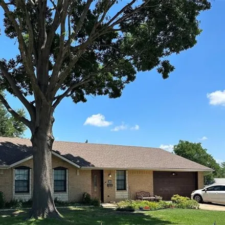 Buy this 4 bed house on 2703 Canary Circle in Mesquite, TX 75149