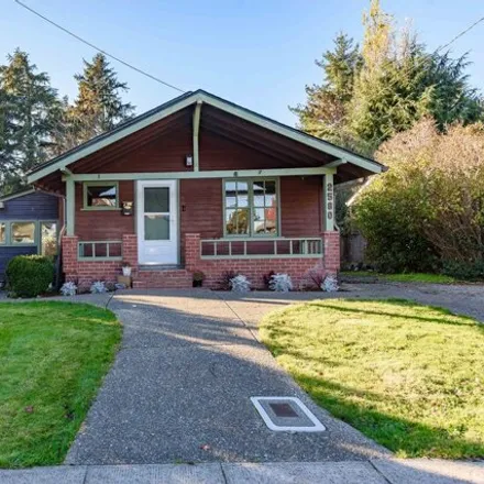 Buy this 3 bed house on 2614 Liberty Street in North Bend, OR 97459