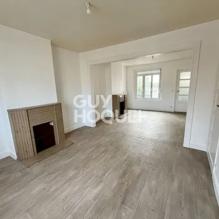 Rent this 2 bed apartment on Hôtel de ville de Calais in Place du Soldat Inconnu, 62107 Calais