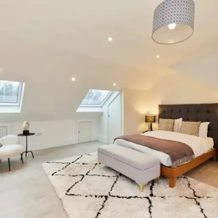 Rent this 3 bed apartment on Hollybush Hill in London, E11 1PS