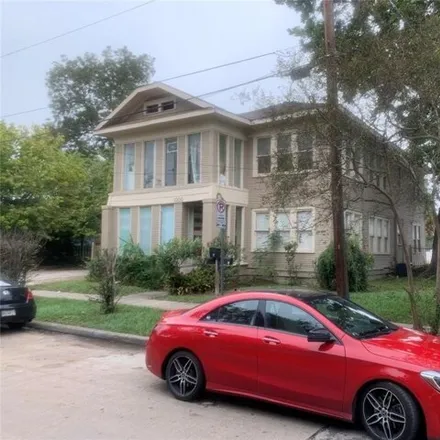 Buy this 5 bed house on 1010 Missouri Street in Houston, TX 77006