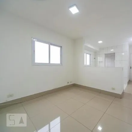 Rent this 2 bed apartment on Rua Mandaguari in Vila Curuçá, Santo André - SP