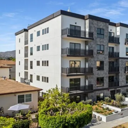 Rent this studio apartment on 5153 Maplewood Ave Apt 404 in Los Angeles, California