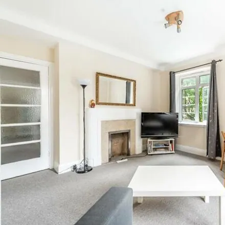 Image 3 - 284 Old Brompton Road, London, SW5 9JA, United Kingdom - Apartment for sale