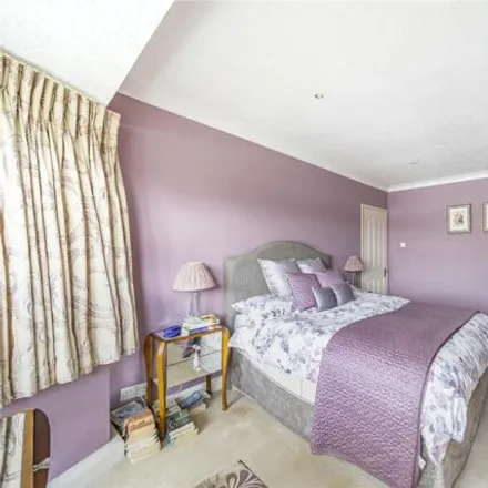 Image 7 - Winern Glebe, Byfleet, KT14 7LT, United Kingdom - House for sale