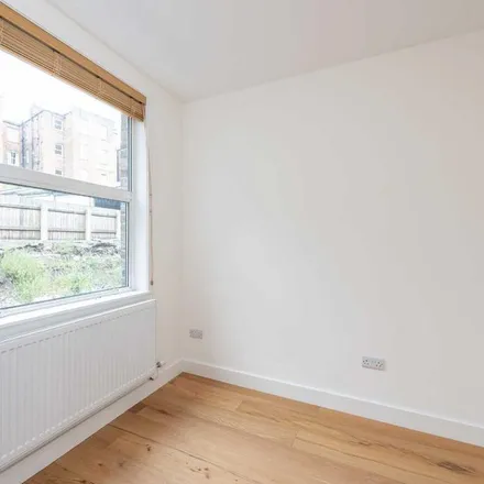 Image 4 - West Hampstead Station, West End Lane, London, NW6 2LX, United Kingdom - Apartment for rent