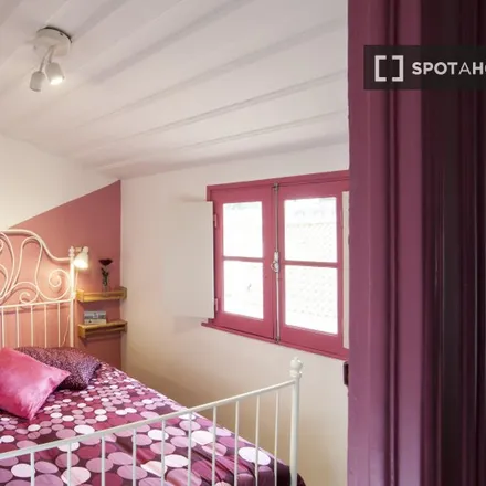 Rent this 2 bed apartment on Rua do Terreirinho in 1100-335 Lisbon, Portugal