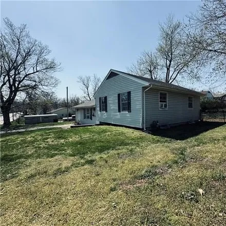 Image 2 - 500 Sunset Boulevard, Knob Noster, Johnson County, MO 65336, USA - House for sale