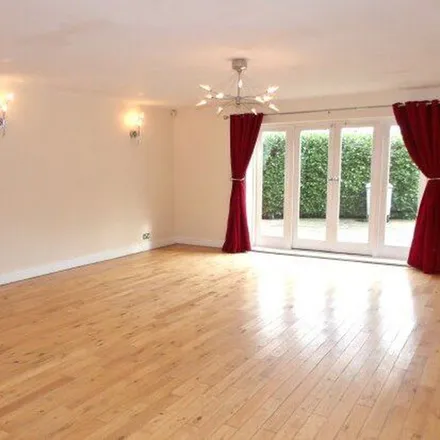 Image 6 - The Cottage, Cross Lane, Collingham, NG23 7NY, United Kingdom - Apartment for rent