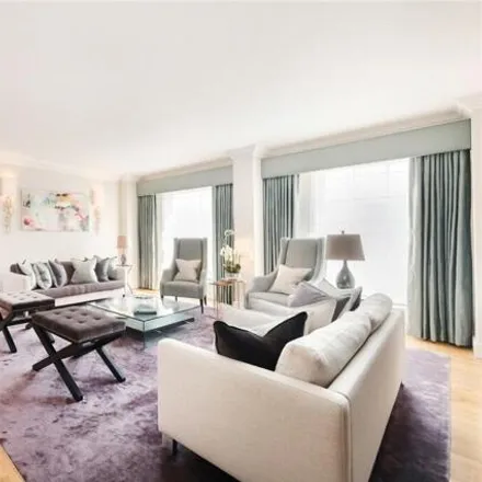 Rent this 3 bed room on 14 Queen Anne's Gate in Westminster, London