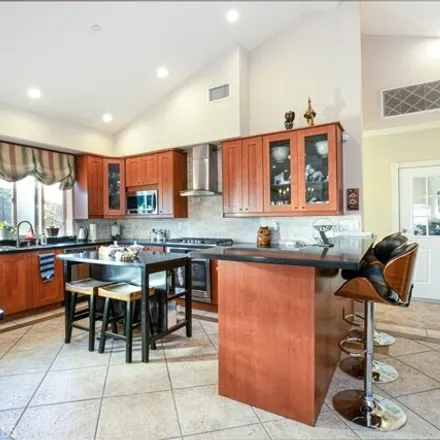 Image 6 - 9270 Wayside Drive, Los Angeles, CA 91040, USA - Apartment for sale