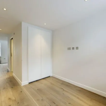 Image 6 - Le Beaujolais, 25 Litchfield Street, London, WC2H 0BF, United Kingdom - Apartment for rent
