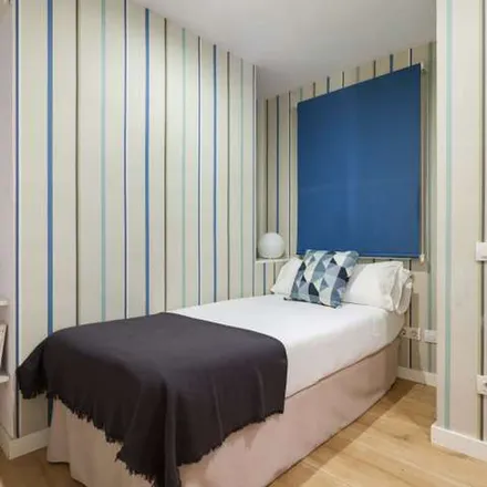Rent this 2 bed apartment on Plaça de Pau Vila in 08001 Barcelona, Spain