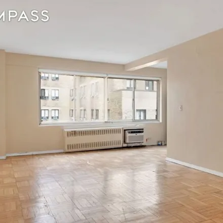 Image 5 - 225 East 46th Street, New York, NY 10017, USA - Condo for sale