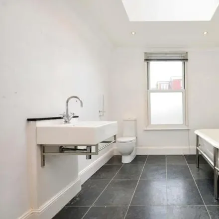 Image 3 - 11 Merton Hall Road, London, SW19 3PP, United Kingdom - House for rent