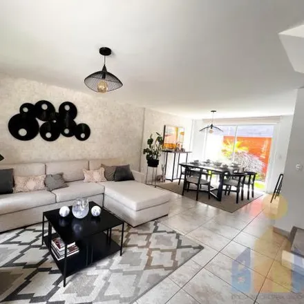 Buy this 3 bed house on Oe2D in 170141, Quito