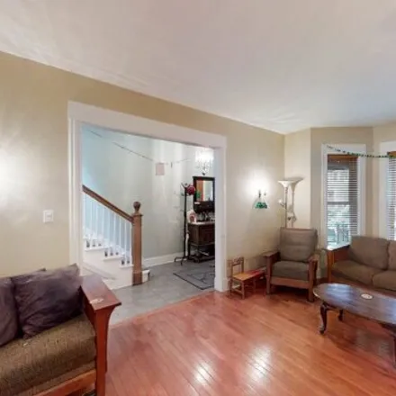 Image 8 - 1932 West Newport Avenue, Chicago, IL 60657, USA - House for sale