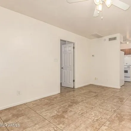 Image 6 - 3325 East Pinchot Avenue, Phoenix, AZ 85018, USA - Apartment for rent