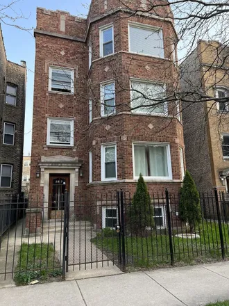 Buy this 9 bed duplex on 2213 West Rosemont Avenue in Chicago, IL 60659
